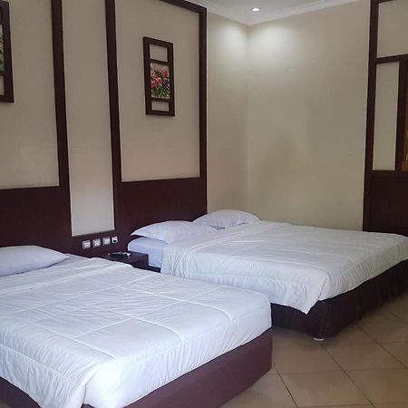 Oyo 2671 Wisma Djaja Syariah Bojonegoro Kültér fotó